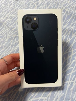 iPhone 13 128GB impecable + caja + 2 fundas + 1cri