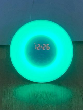 Radio despertador con luz
