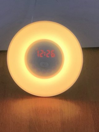Radio despertador con luz