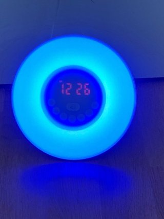 Radio despertador con luz