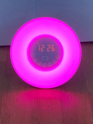 Radio despertador con luz