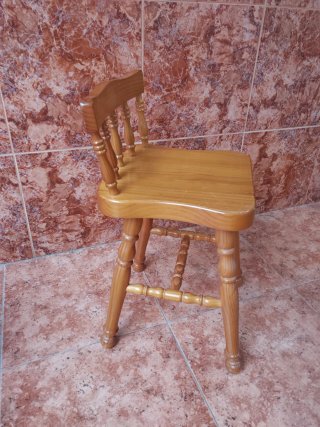 Juego de 4 sillas de madera