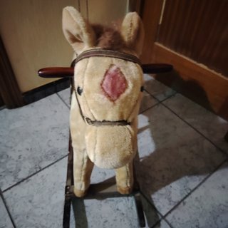 Caballo balancín peluche