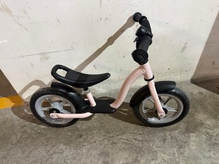 Bici de equilibrio rosa