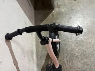 Bici de equilibrio rosa