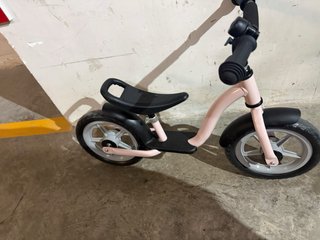 Bici de equilibrio rosa