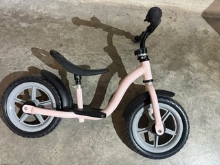Bici de equilibrio rosa