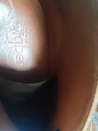 Botines de Ante Marrón con Suela Blanca