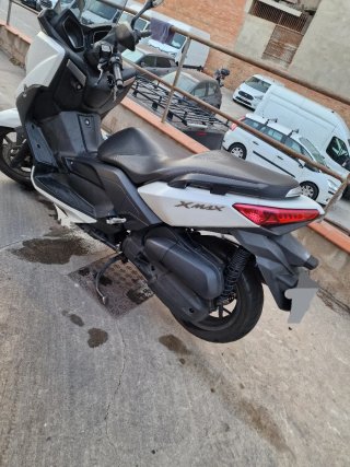 Yamaha X-Max 125