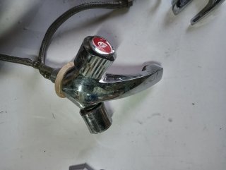 Grifo de Lavabo Metálico
