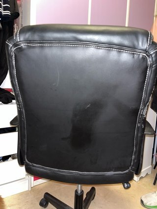 Silla de oficina negra de piel sintética