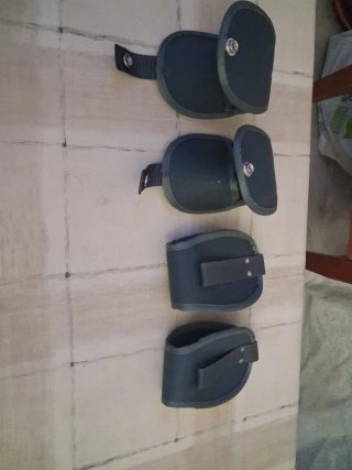 4 Grilletes de cuero