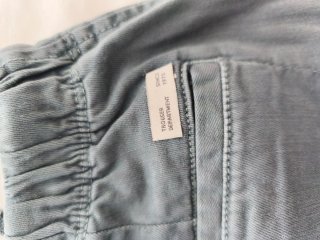 Pantalón verde Zara