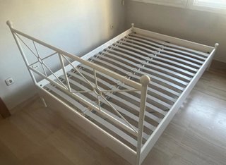 Estructura de Cama IKEA con Somier