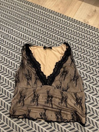 Top tirantes encaje negro Cider nude