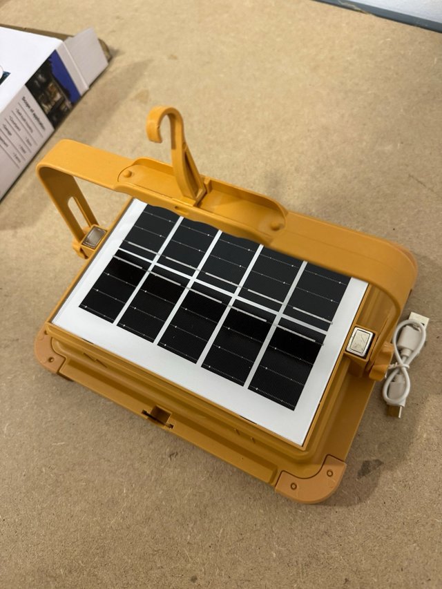 Luz solar Portatil con power Bank 12000mAh