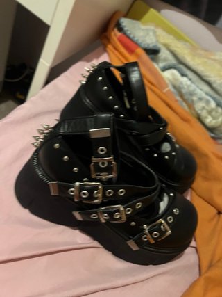 Botas Negras con Plataforma y Pinchos