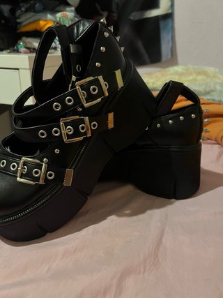 Botas Negras con Plataforma y Pinchos