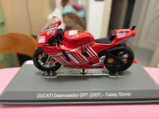 Modellino Ducati Desmosedici GP7 Casey Stoner