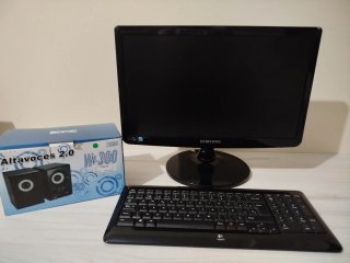 Monitor Samsung, tastiera e altoparlanti 2.0