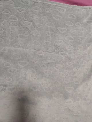 Manta de Bebé Gris con Estampado de Nubes