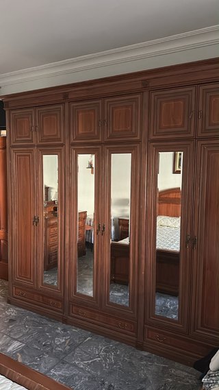 Armario de 6 puertas de madera