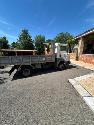 Camión Nissan Eco-T 100