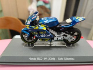 Modellino Honda RC211V Sete Gibernau 2004