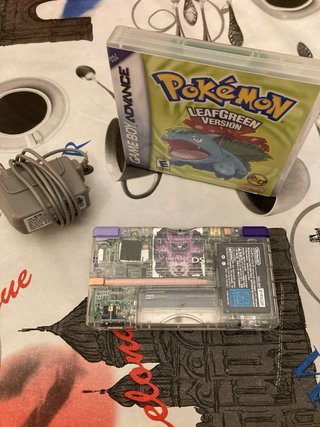 Nintendo Game Boy Advance y Pokémon Hoja Verde