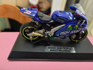 Modellino Honda RC211V 2005 Marco Melandri