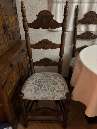 Conjunto de Comedor mesa sillas sofá cama vitrina