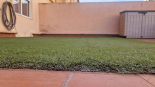 Césped artificial verde