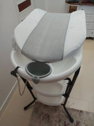 Cambiador con bañera para bebé