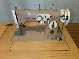 Máquina de coser Singer antigua