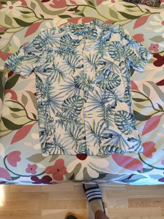 Camisa manga corta estampado tropical