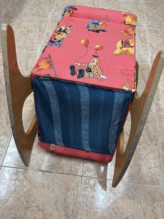 Mecedora infantil de madera con estampado
