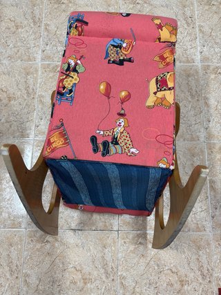 Mecedora infantil de madera con estampado
