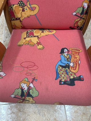 Mecedora infantil de madera con estampado
