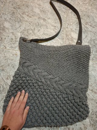 Bolso grande de lana tejido