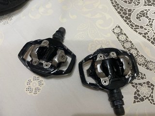 Par de Pedais Shimano com os cliques
