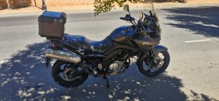Moto Suzuki Negra
