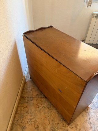 Mueble TV de madera con ruedas