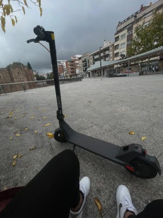 Patinete Eléctrico Negro  Xiaomi 4 lite del 2025.