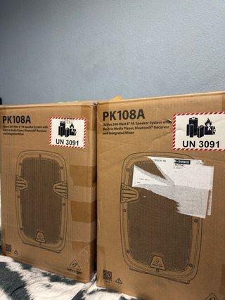2 Altavoces Behringer PK108A - Nuevos