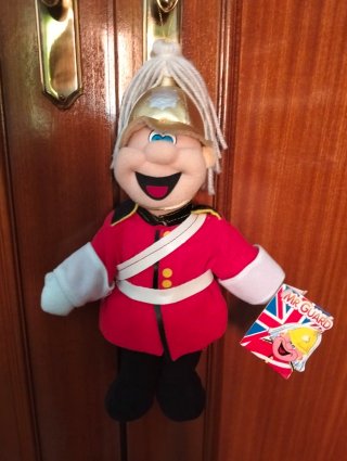 Muñeco Mr. Guard de Londres. Nuevo.