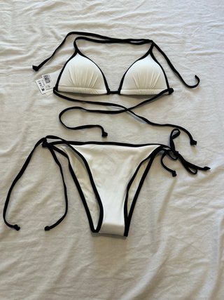 Bikini blanco con ribete negro