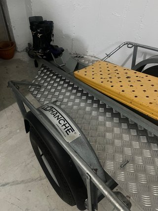 Se alquila remolque para moto