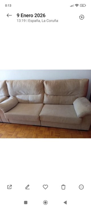Sofá de 3 plazas beige , precio negociable