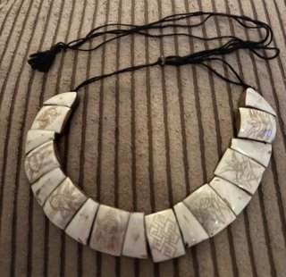 Collar con Piezas Grabadas