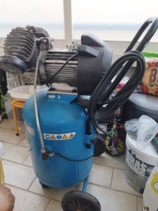 Compressor elétrico azul
